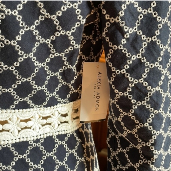 New Alexia Admor navy with lace eyelit pattern dress - Picture 3 of 10